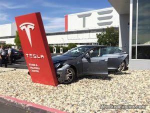 El Tesla Model S que no llegó a la salida del concesionario