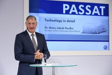 2015-VW-Passat-B8-56