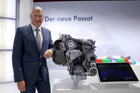 2015-VW-Passat-B8-59