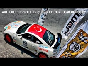 Nuevo récord mundial de drifting: 142,1 km de lado en un Toyota GT86