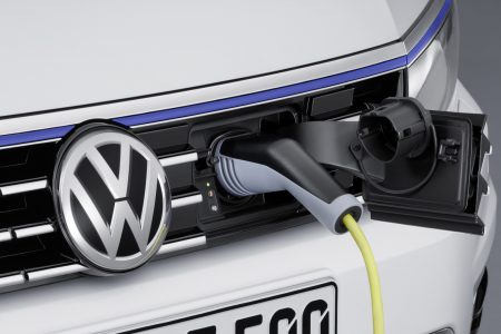 VW-Passat-GTE-12