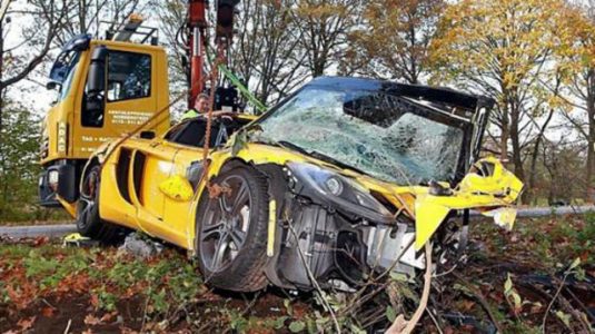 mclaren-mp4-12c-crash-1
