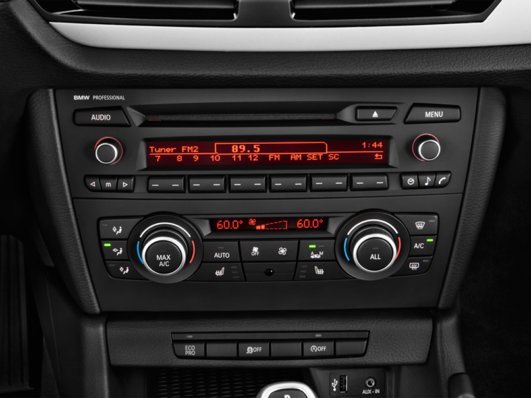 Los reproductores de CD en los coches siguen muy presentes