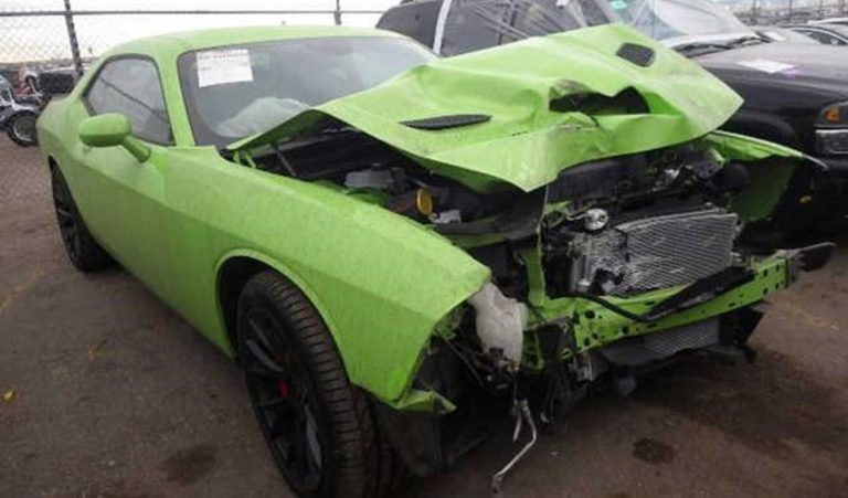 A subasta el primer Dodge Challenger SRT Hellcat accidentado