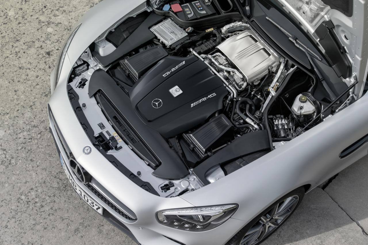Nuevo spot del Mercedes AMG GT, con el Porsche 911 como protagonista, ¿todo un benchmark? 1