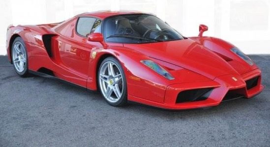 Ponen a la venta un Ferrari Enzo con 8.150 kilómetros 1