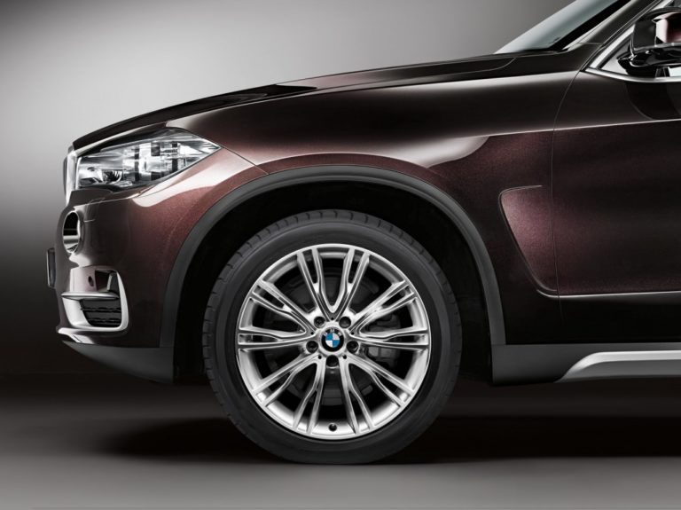 El BMW X7 estará basado en el chasis del próximo Serie 7, ya se deja ver en Europa