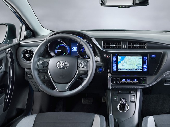 Toyota Auris 2015: Primeras imágenes antes de Ginebra 2