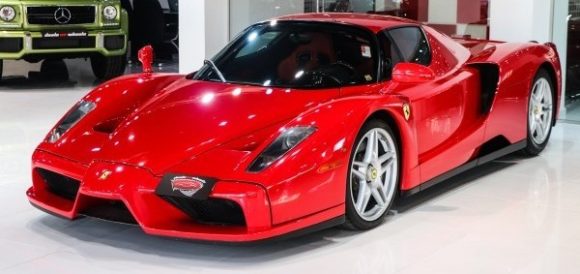 A la venta un Ferrari Enzo en Dubai 1