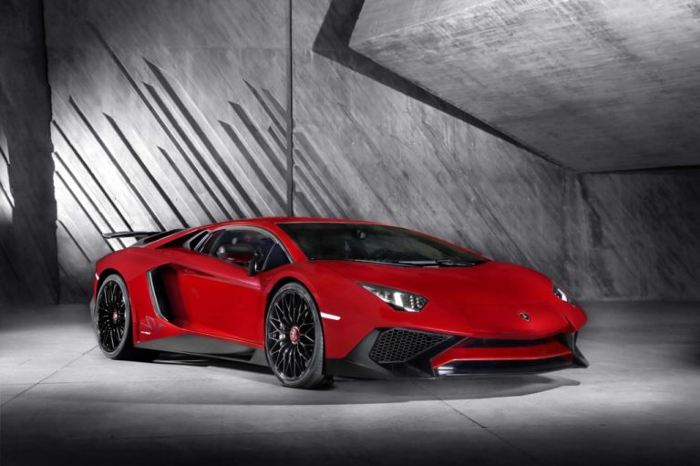 Oficial: Lamborghini prepara el Aventador SV Roadster, podría ser incluso más potente
