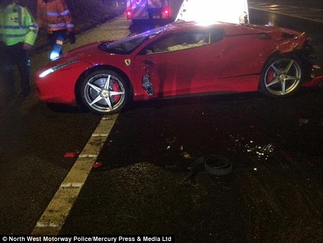 Vuelcan un Ferrari 458 Italia en Reino Unido 2