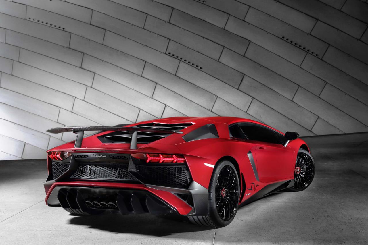 Lamborghini Aventador LP 750-4 Superveloce 1