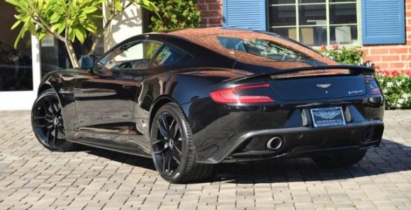 A la venta un Aston Martin Vanquish Carbon Black Edition 2