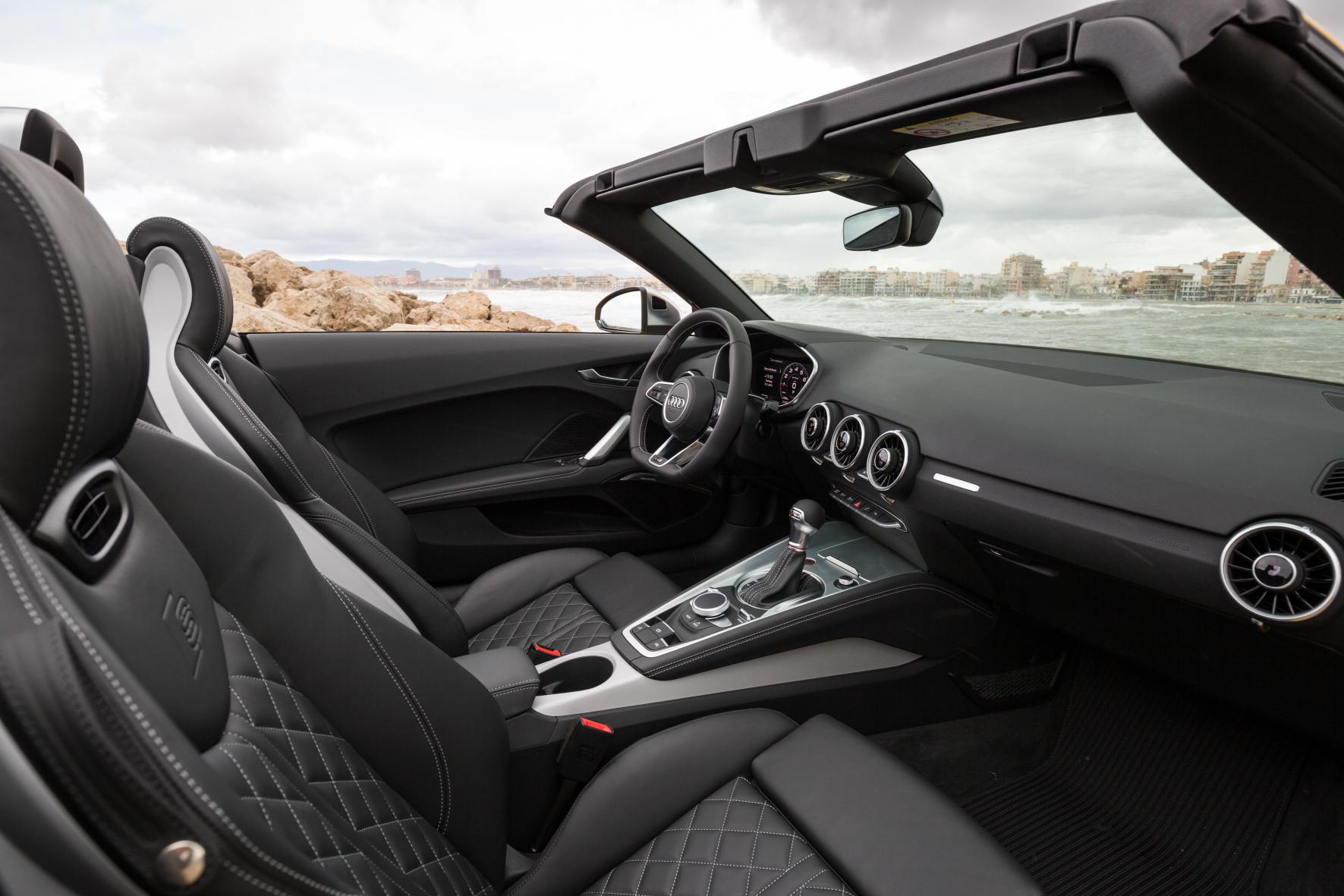 Audi TTS Roadster: 62.580 euros, 310 CV y un completo equipamiento tienen la culpa 1