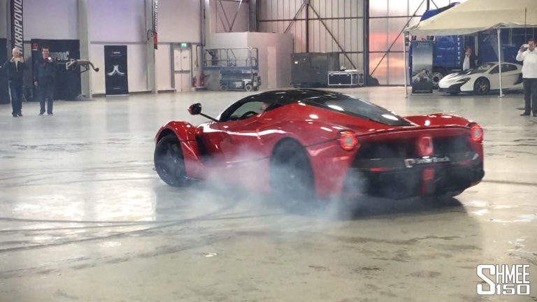 Así hace donuts el LaFerrari, nada de guardafundas