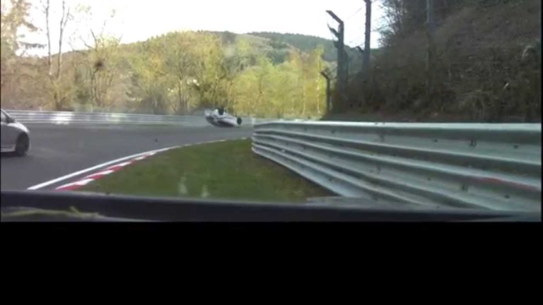 Vídeo: Cuando no estás a lo que hay que estar, en Nürburgring volcarás