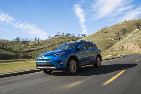 Toyota RAV4 Hybrid: Llega la variante híbrida y una renovación estética 2