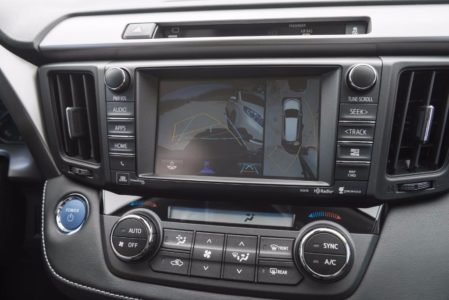 Toyota RAV4 Hybrid: Llega la variante híbrida y una renovación estética 3