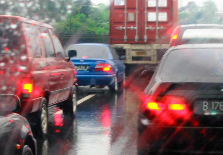 Algunos consejos útiles para conducir bajo la lluvia