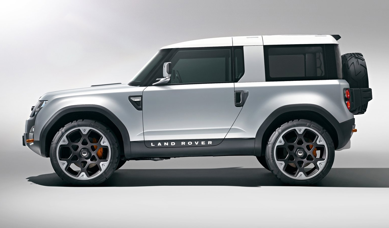 El nuevo Land Rover Defender tendrá versiones off-road y de alto rendimiento 2