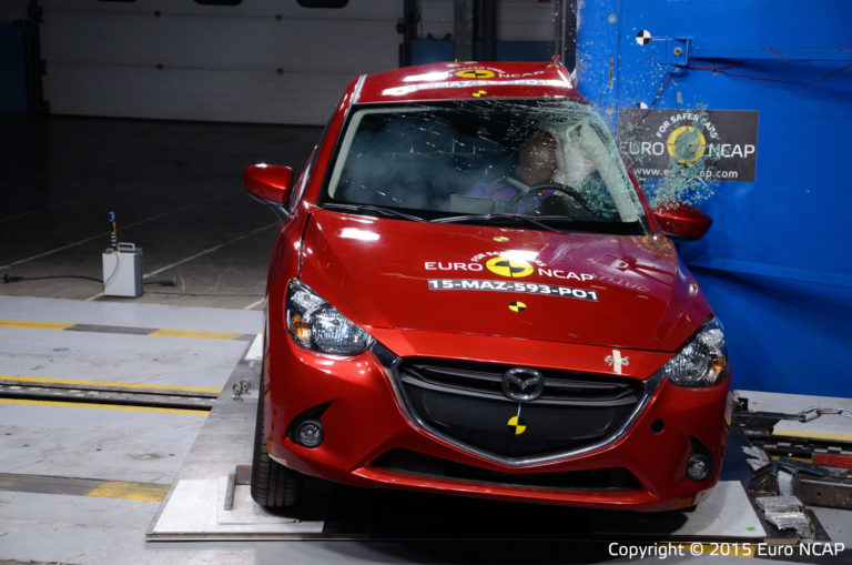 Euro NCAP: Los Renault Espace y Suzuki Vitara consiguen 5 estrellas, el Mazda2 y Fiat 500X se conforman con menos