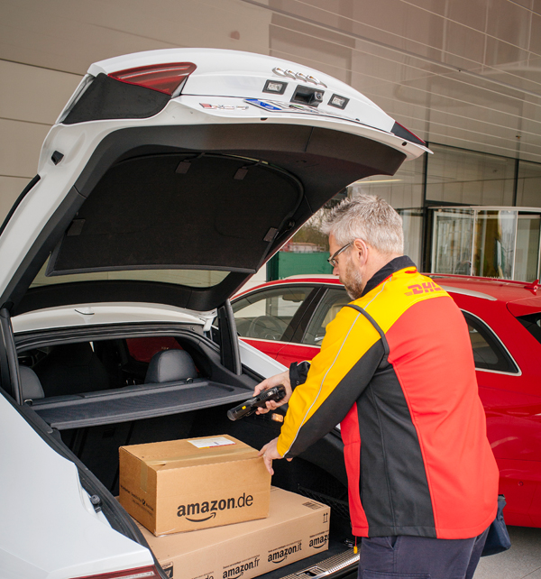 Gracias a Amazon y DHL podrás recibir paquetes en el maletero de tu coche 2