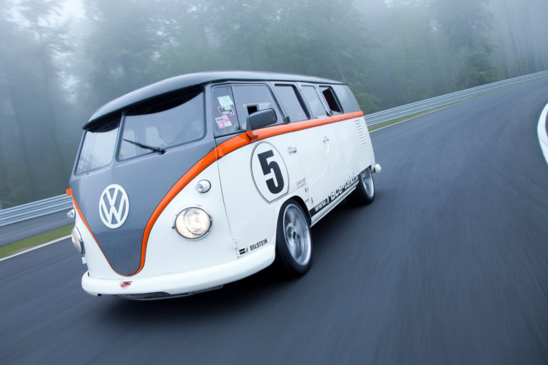 530 CV en una Volkswagen T1: Todo gracias a un motor air-cooled de Porsche 996