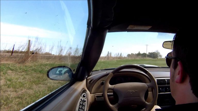 Vídeo: Este conductor se desmaya al volante… y sale ileso