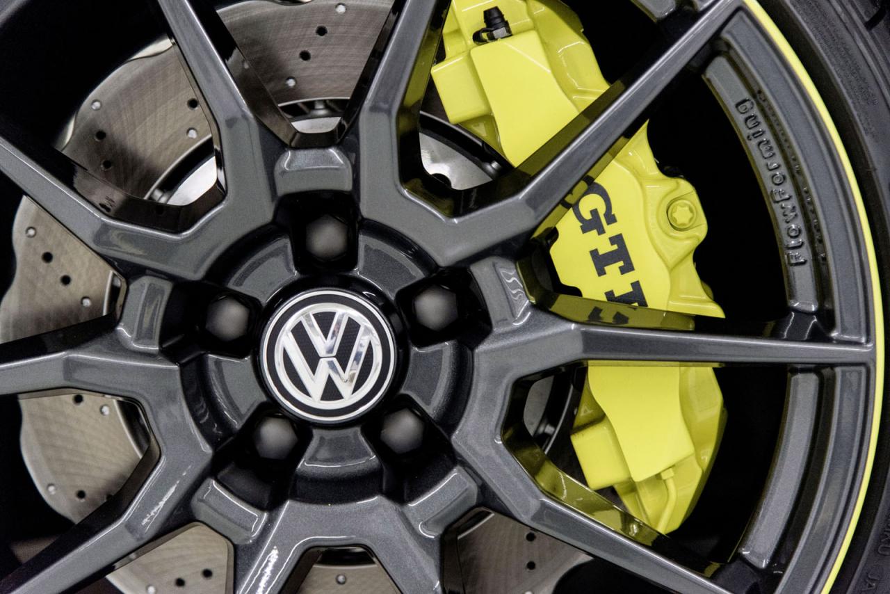 Volkswagen Golf GTI Dark Shine, brillando en Wörthersee con 395 caballos y creado por estudiantes 1