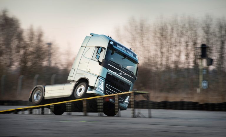 Reality Road: Ocho capítulos con camiones haciendo acrobacias imposibles