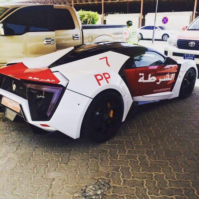 Lykan Hypersport: el último arma de la Policía de Abu Dhabi 2
