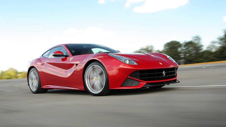 Así suena el Ferrari F12 Speciale, cazado con muy poco camuflaje
