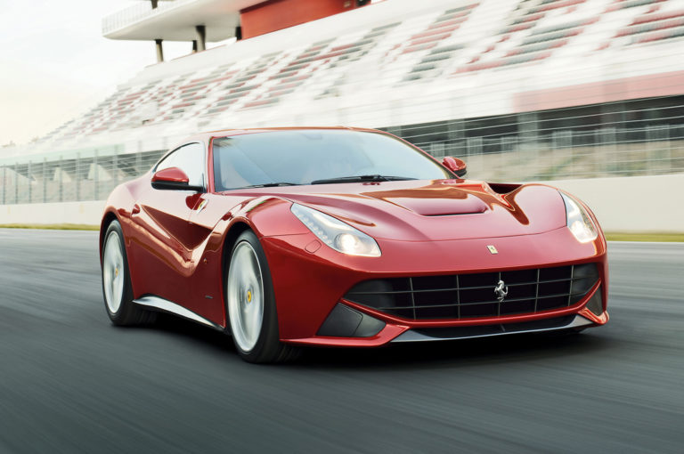 El Ferrari F12 M continúa en camino, superará los 770 caballos