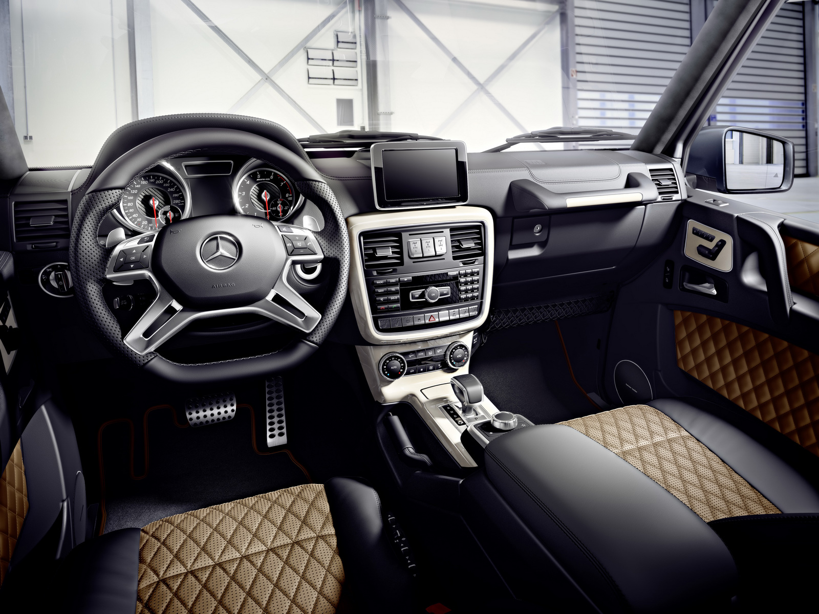 Mercedes-Benz G500 4x4²: Esta monstruosidad campera podrá ser tuya por 226.100 euros 2