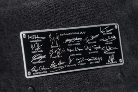 Land Rover Defender 2.000.000: Construido a mano por un grupo de famosos 2