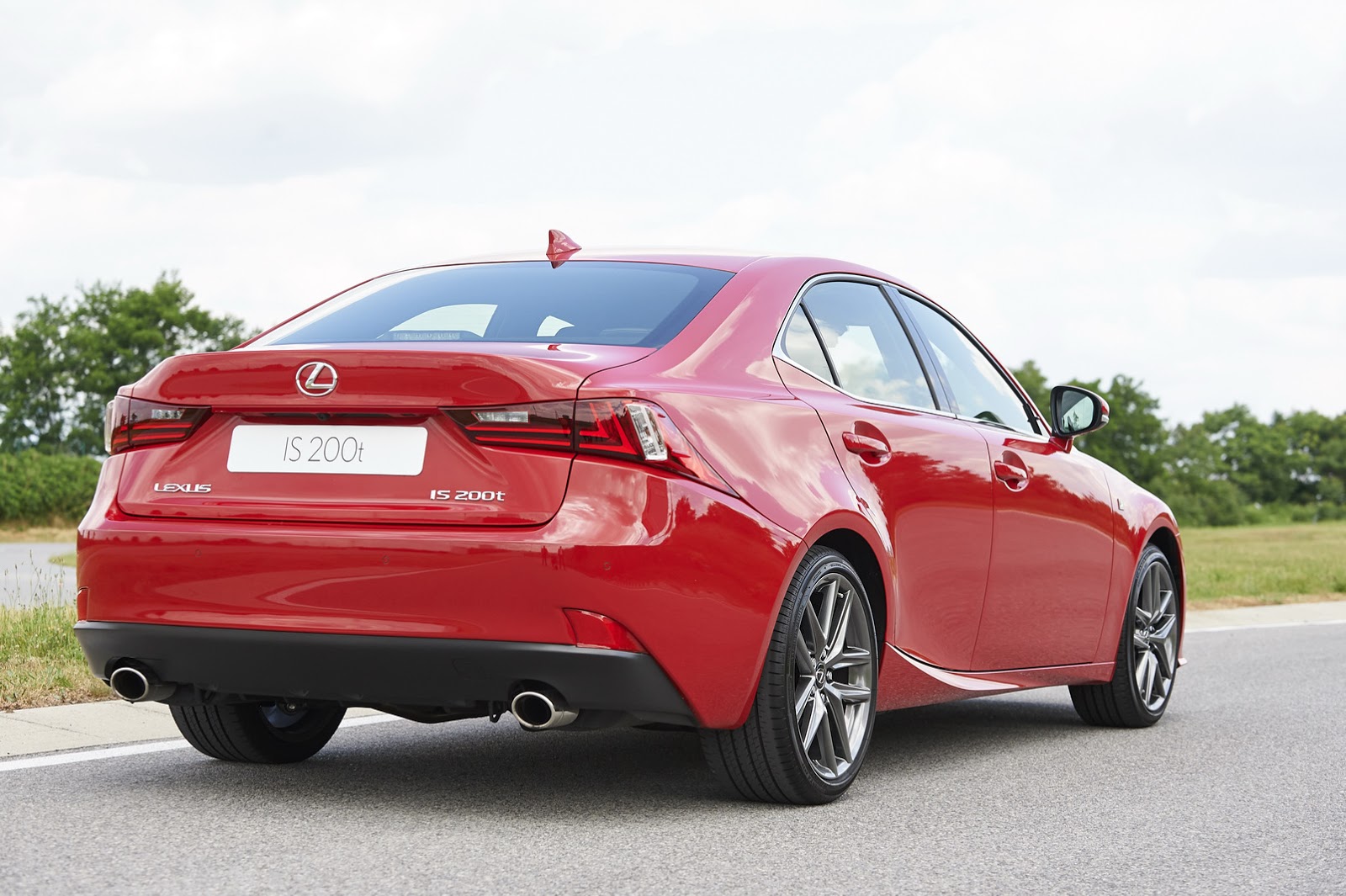 Lexus IS 200t: 245 CV sobrealimentados, por si no te convence la hibridación 2