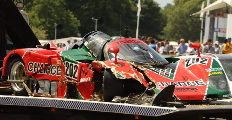 Un Mazda 767B de Le Mans tiene un accidente en Goodwood 2015