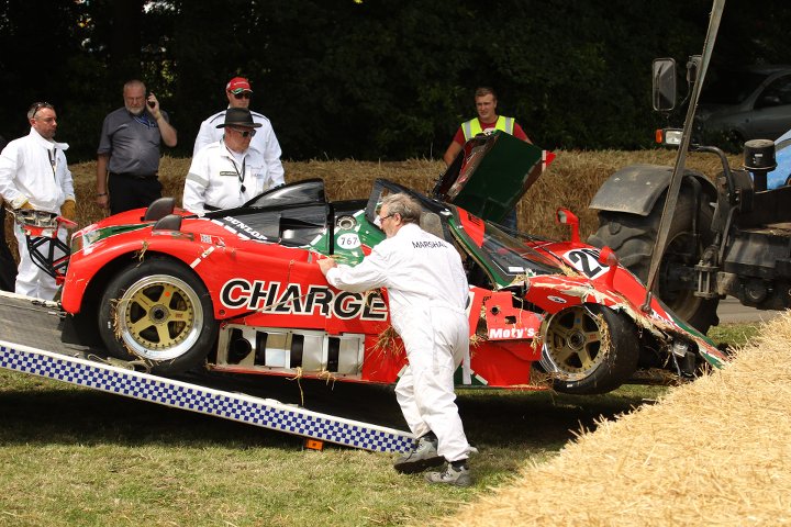 Un Mazda 767B de Le Mans tiene un accidente en Goodwood 2015 2