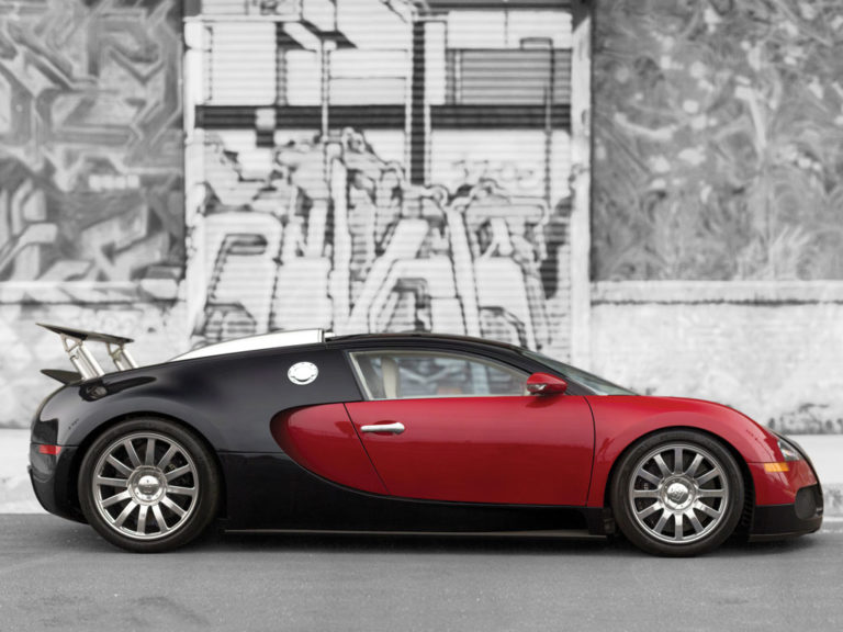 A subasta la primera unidad fabricada del Bugatti Veyron