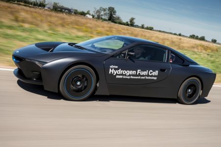 BMW i8 Hydrogen Fuel Cell Concept: El i8 se alimenta con hidrógeno y recibe un traje de Mad Max 1