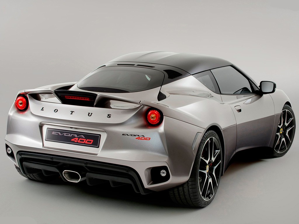 Sale de casa el primer Lotus Evora 400 2