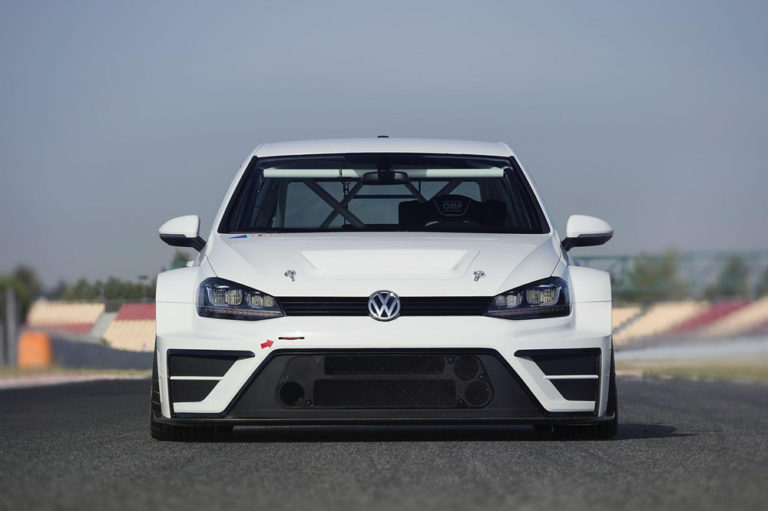 Volkswagen Golf TCR: Al ataque de los circuitos con 330 CV bajo el pedal derecho