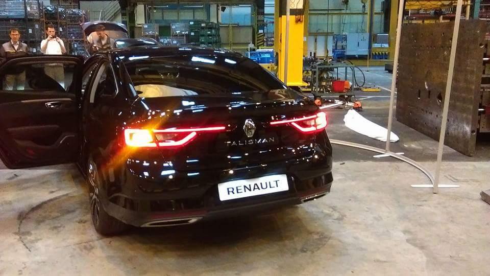 Primeras fotos "reales" del Renault Talismán, así es el nuevo sedán francés en la calle 3