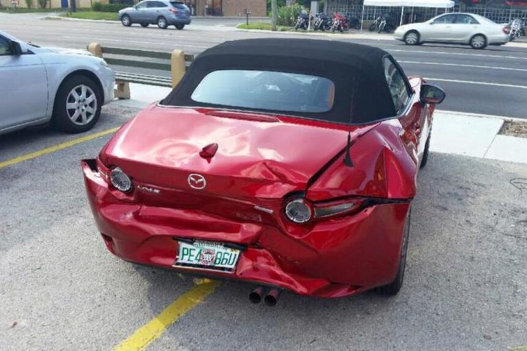 Imagínate que sacas tu Mazda MX-5 nuevo del concesionario y tienes un accidente pocos minutos después