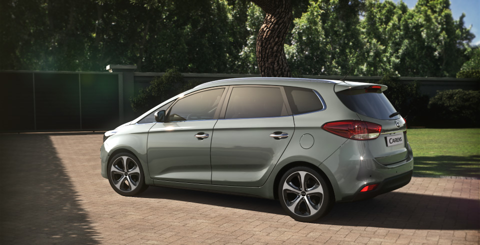 Kia Carens X-Tech: Con navegador táctil con disco duro de serie 1