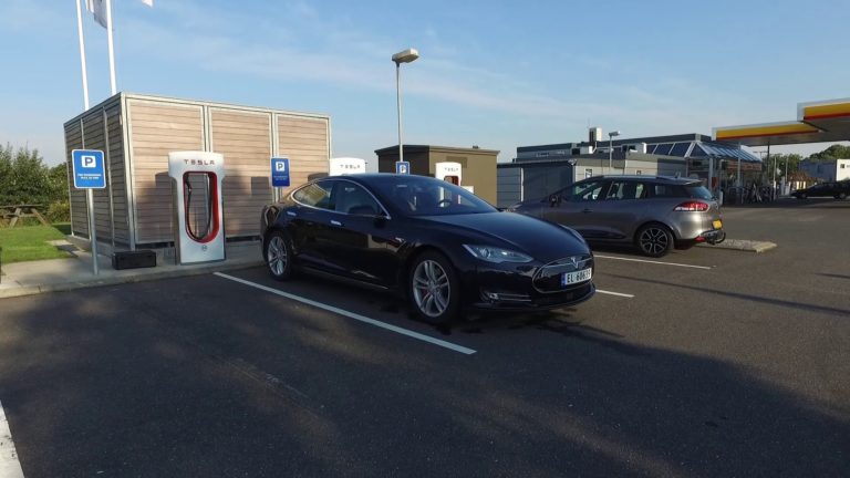 El Tesla Model S P85D bate un récord de autonomía: 728,7 kilómetros con una sola carga