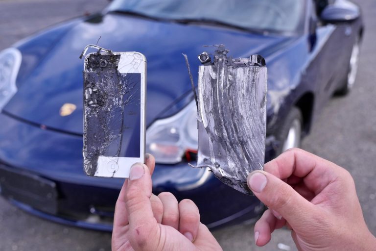 Vídeo: ¿Y si usas iPhones como pastillas de freno en un Porsche 911?