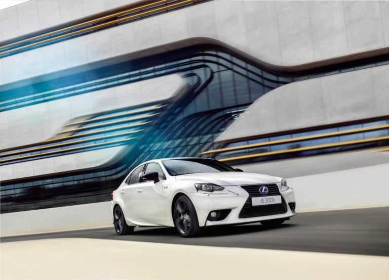 Lexus IS 300h Sport Edition: Más equipamiento por 42.600 euros
