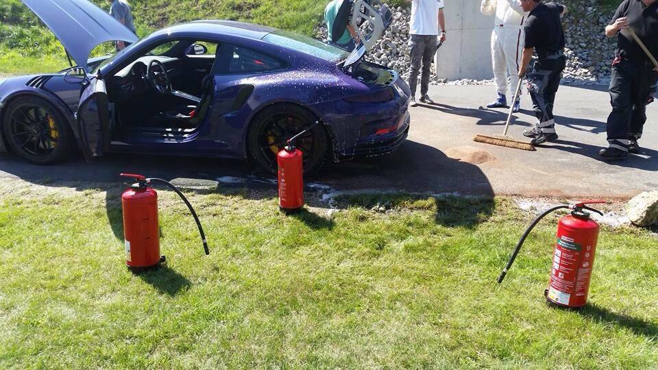 2016-porsche-911-gt3-rs-on-fire