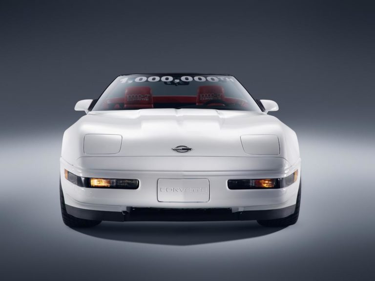 ¡Concluye la restauración del Corvette un millón!